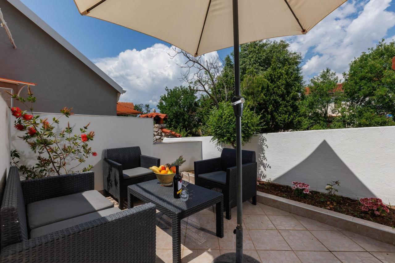 Charming Studio With Hot Tube, Terrace, Barbecue And Garden Кралевица Екстериор снимка