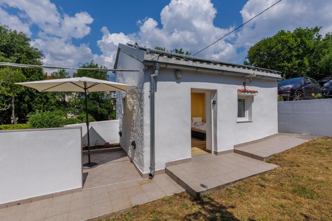 Charming Studio With Hot Tube, Terrace, Barbecue And Garden Кралевица Екстериор снимка