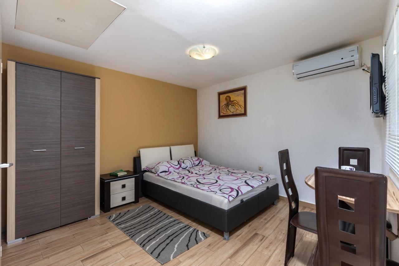Charming Studio With Hot Tube, Terrace, Barbecue And Garden Кралевица Екстериор снимка