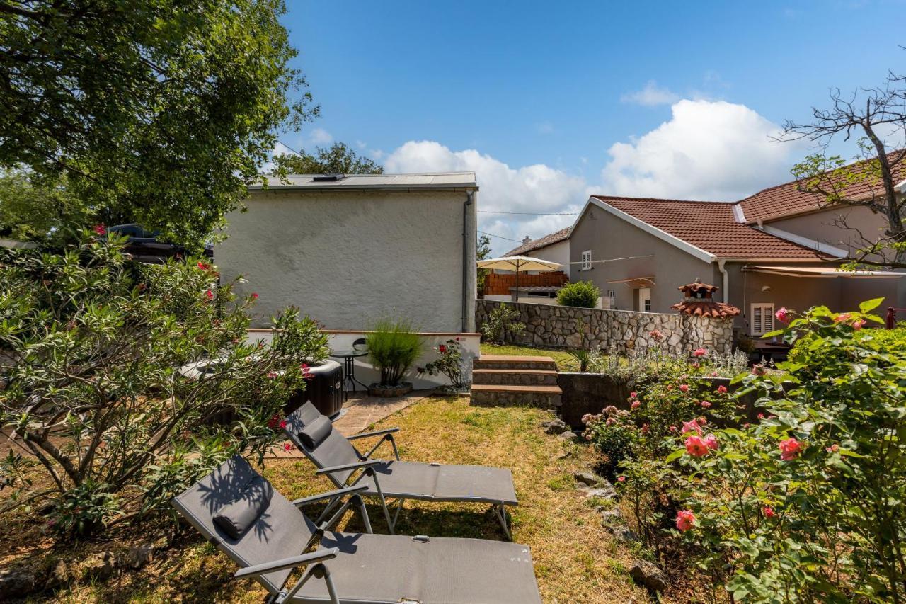 Charming Studio With Hot Tube, Terrace, Barbecue And Garden Кралевица Екстериор снимка
