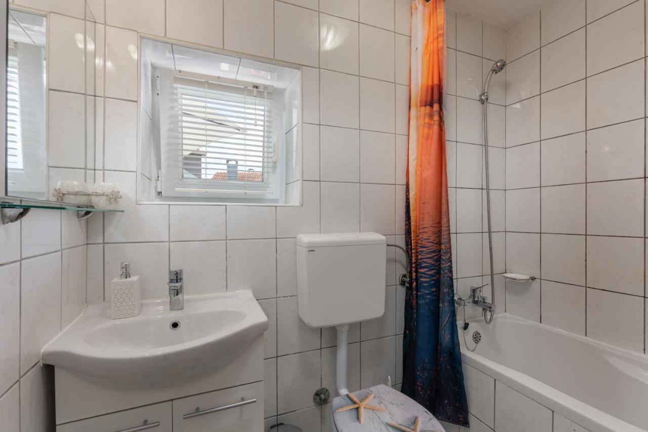 Charming Studio With Hot Tube, Terrace, Barbecue And Garden Кралевица Екстериор снимка