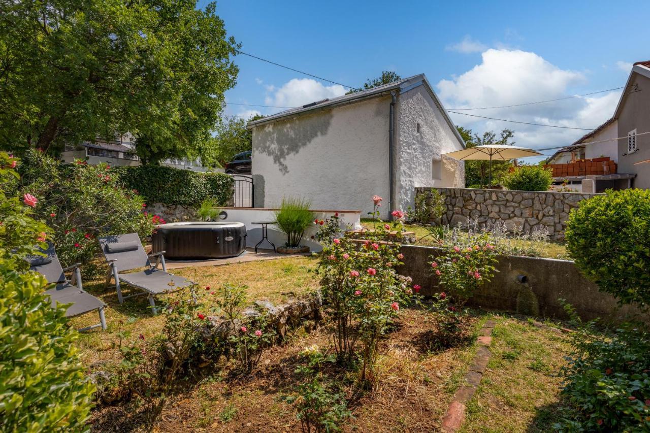 Charming Studio With Hot Tube, Terrace, Barbecue And Garden Кралевица Екстериор снимка