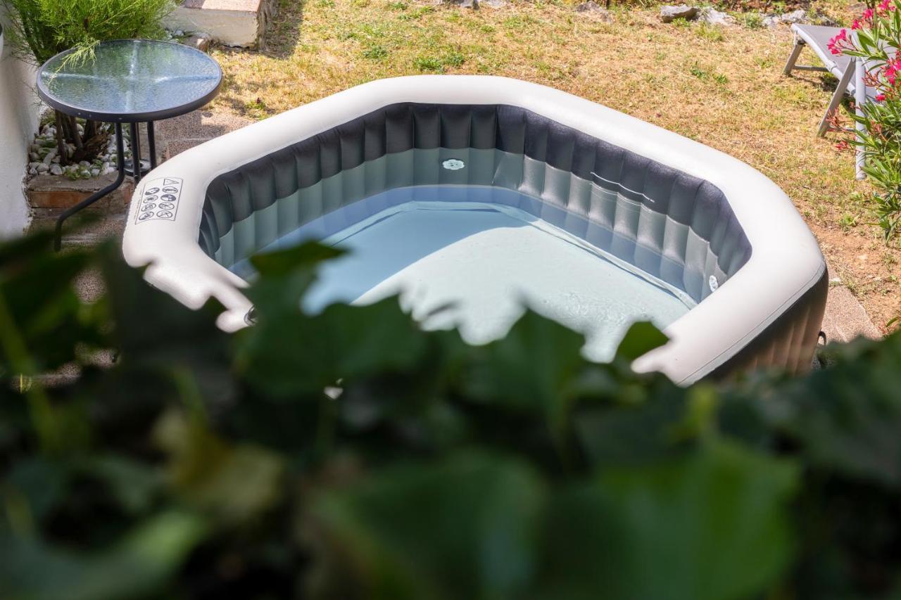 Charming Studio With Hot Tube, Terrace, Barbecue And Garden Кралевица Екстериор снимка