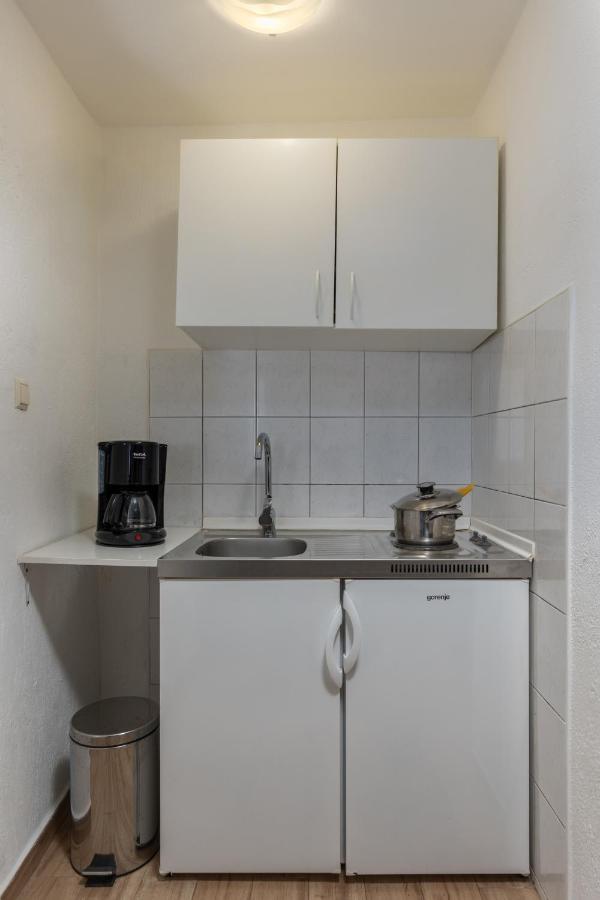 Charming Studio With Hot Tube, Terrace, Barbecue And Garden Кралевица Екстериор снимка