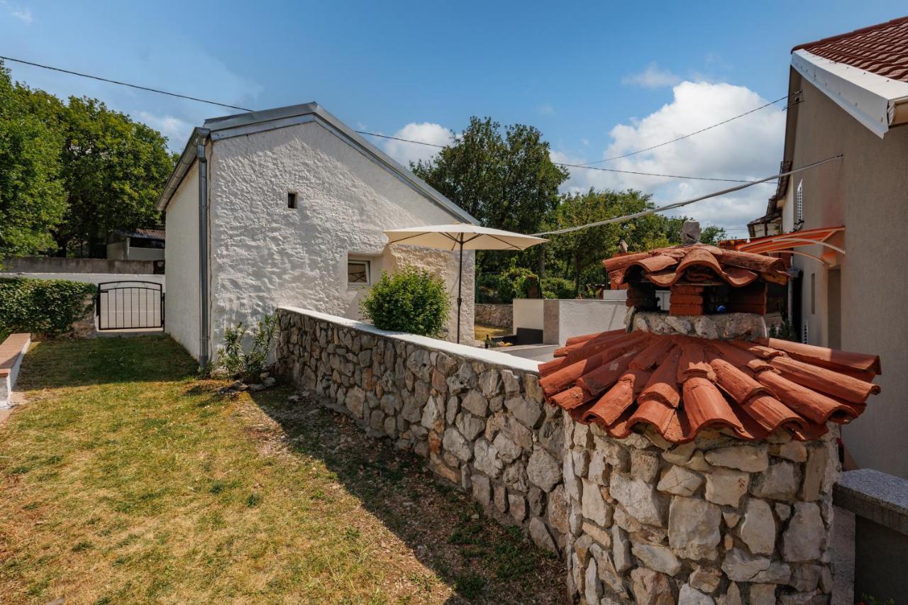 Charming Studio With Hot Tube, Terrace, Barbecue And Garden Кралевица Екстериор снимка