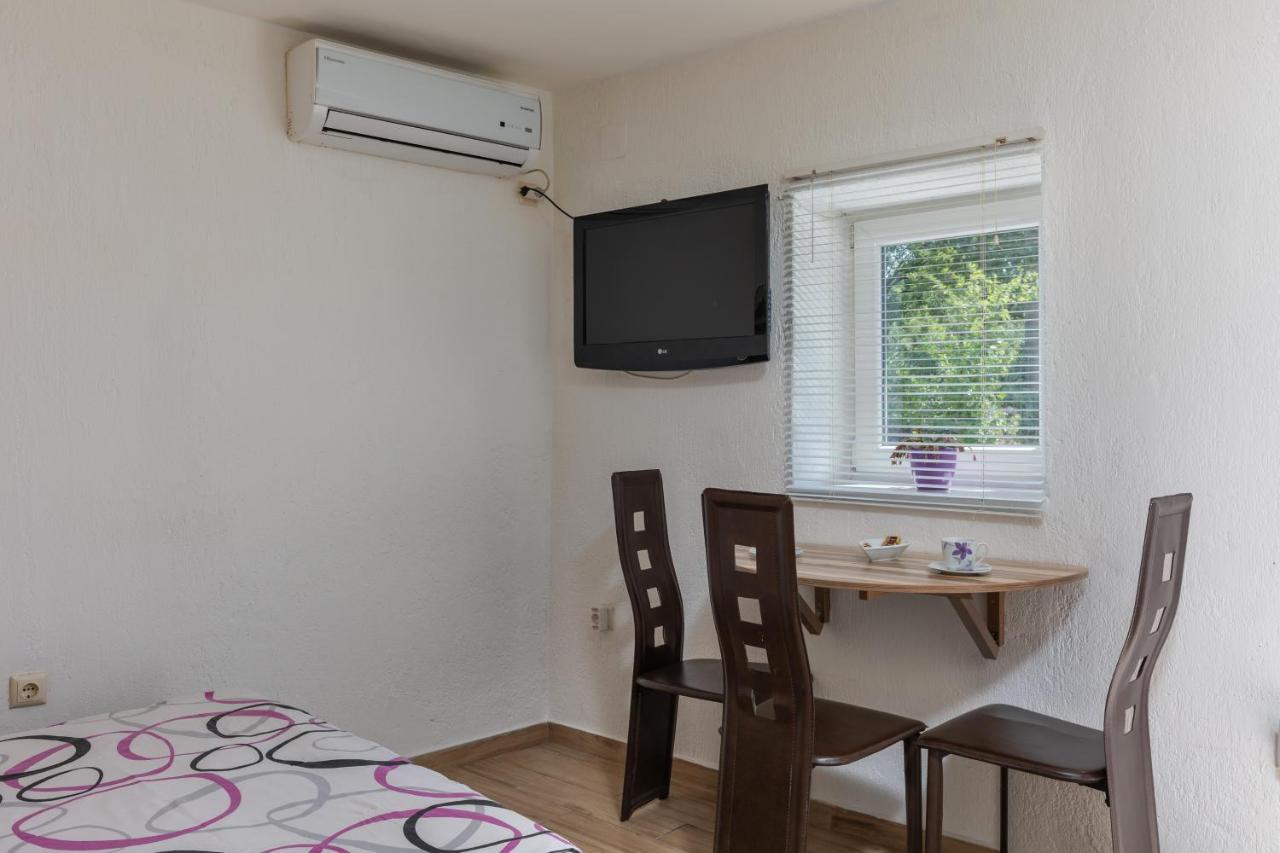 Charming Studio With Hot Tube, Terrace, Barbecue And Garden Кралевица Екстериор снимка