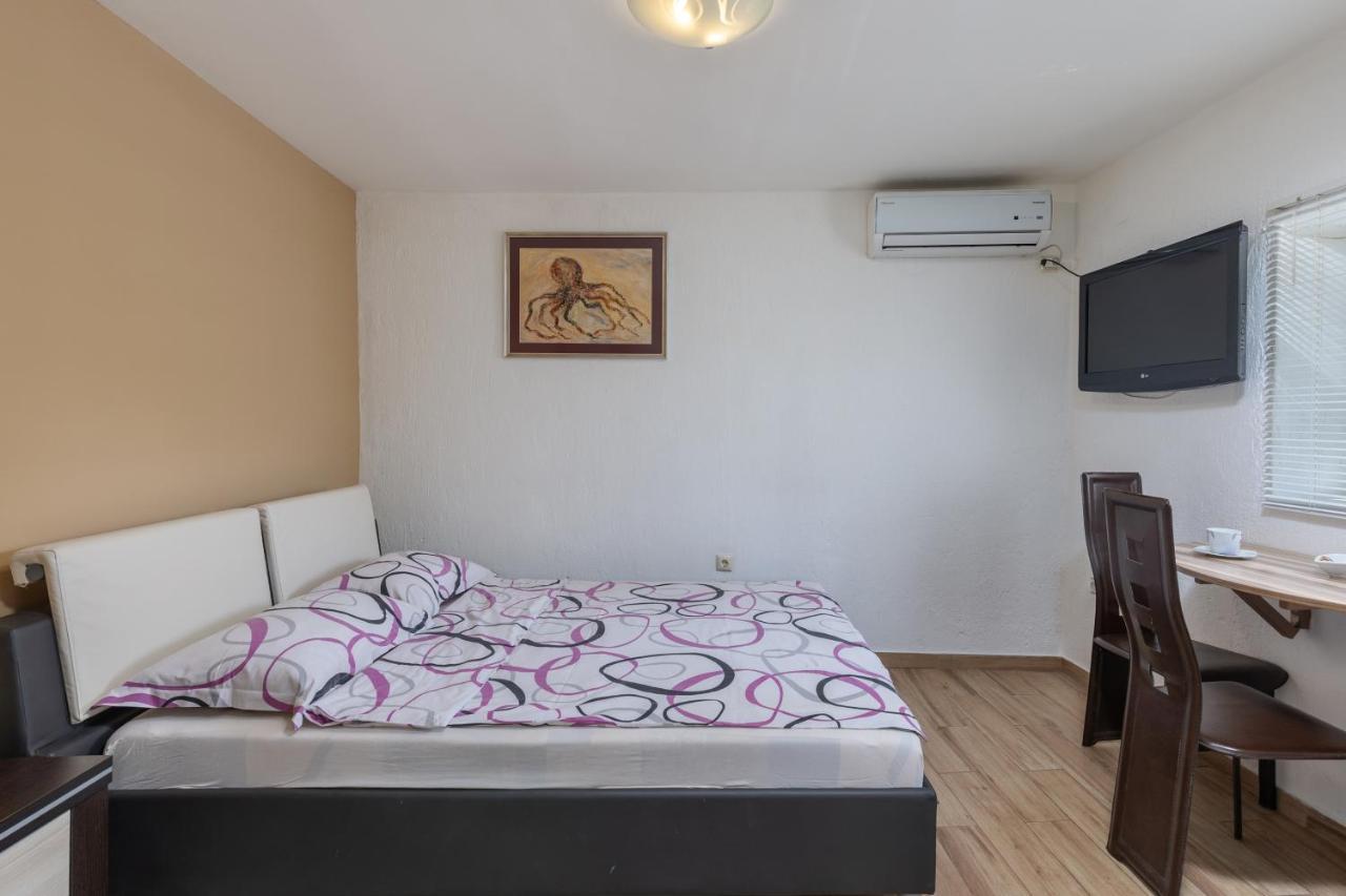 Charming Studio With Hot Tube, Terrace, Barbecue And Garden Кралевица Екстериор снимка